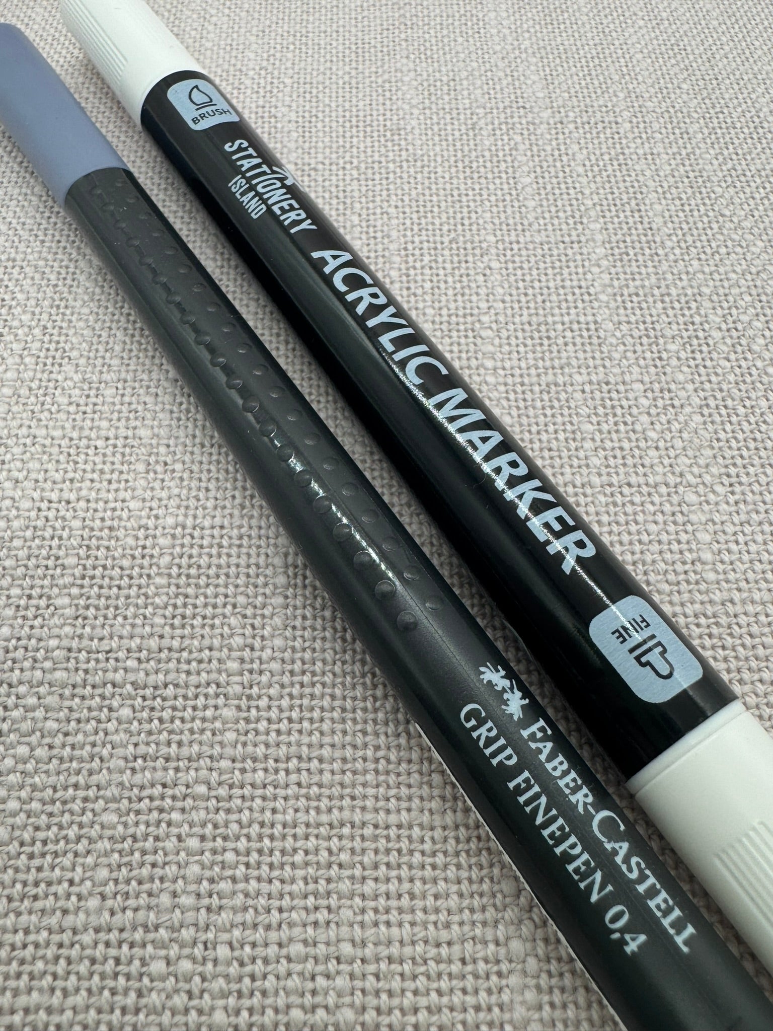 Acryl Stift und Fineliner