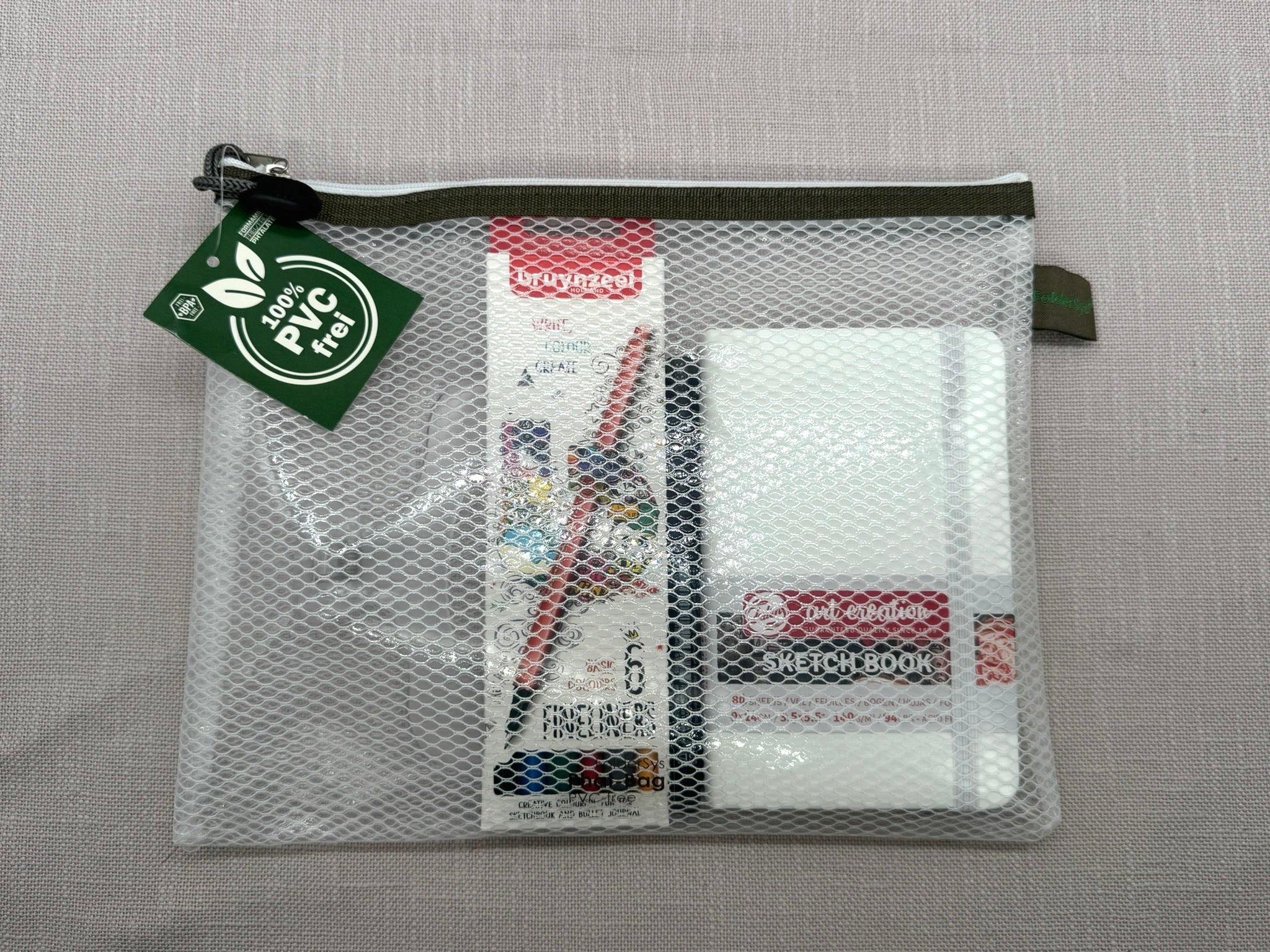 das Zeichenset in der durchichtigen Kunststofftasche