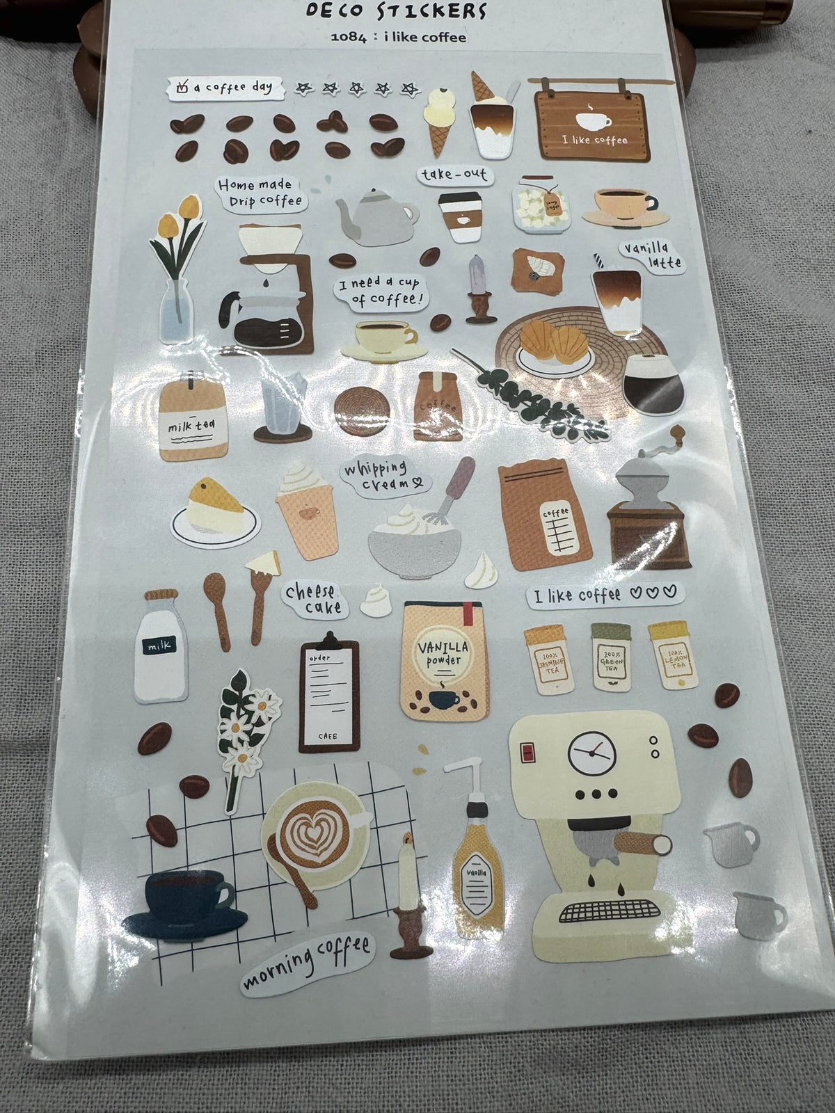 Zu dem Set gehören auch Mini-Sticker aus Korea. 