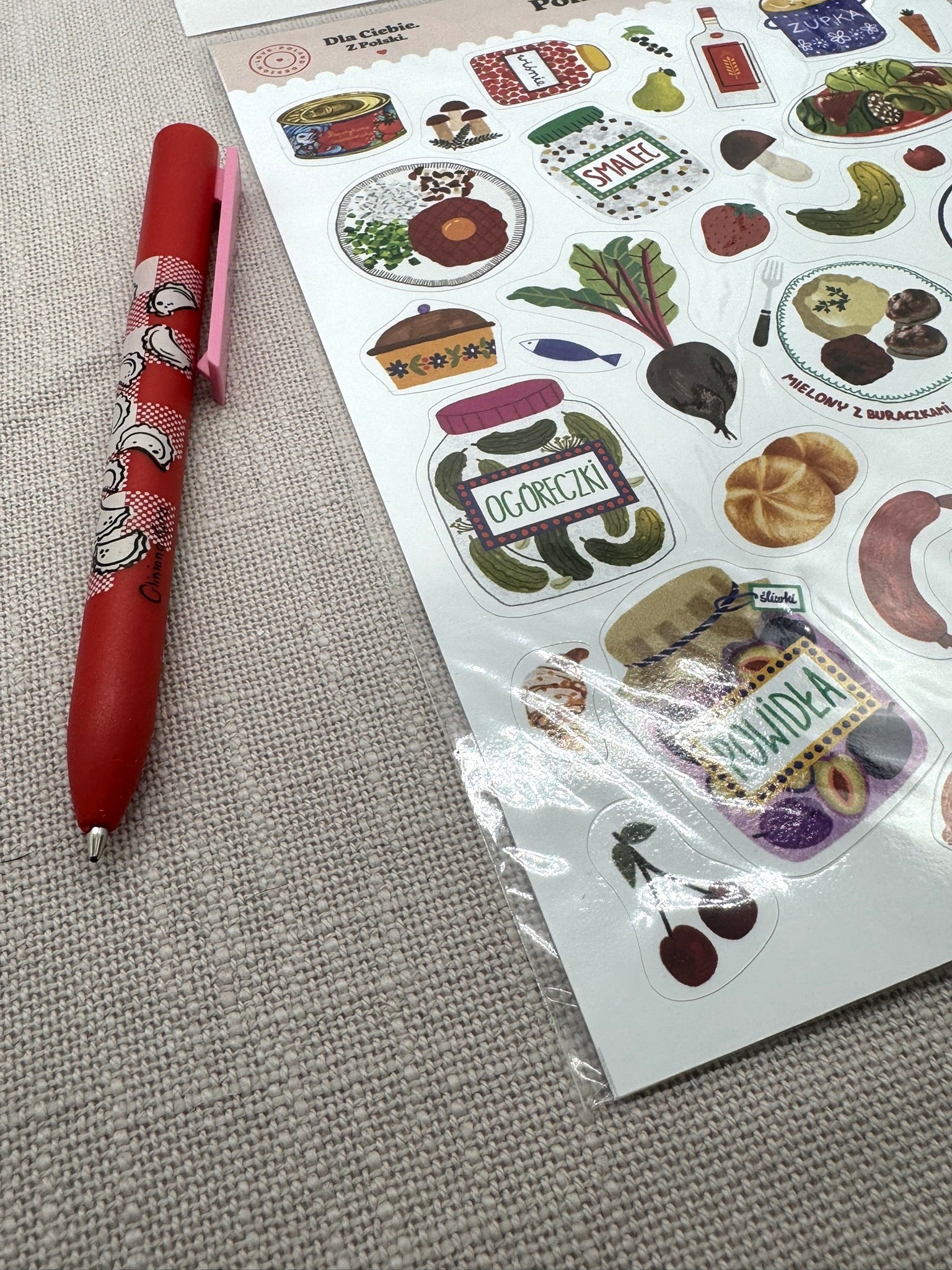 Kugelschreiber Pierogi und Sticker Polnisches Essen in Nahaufnahme