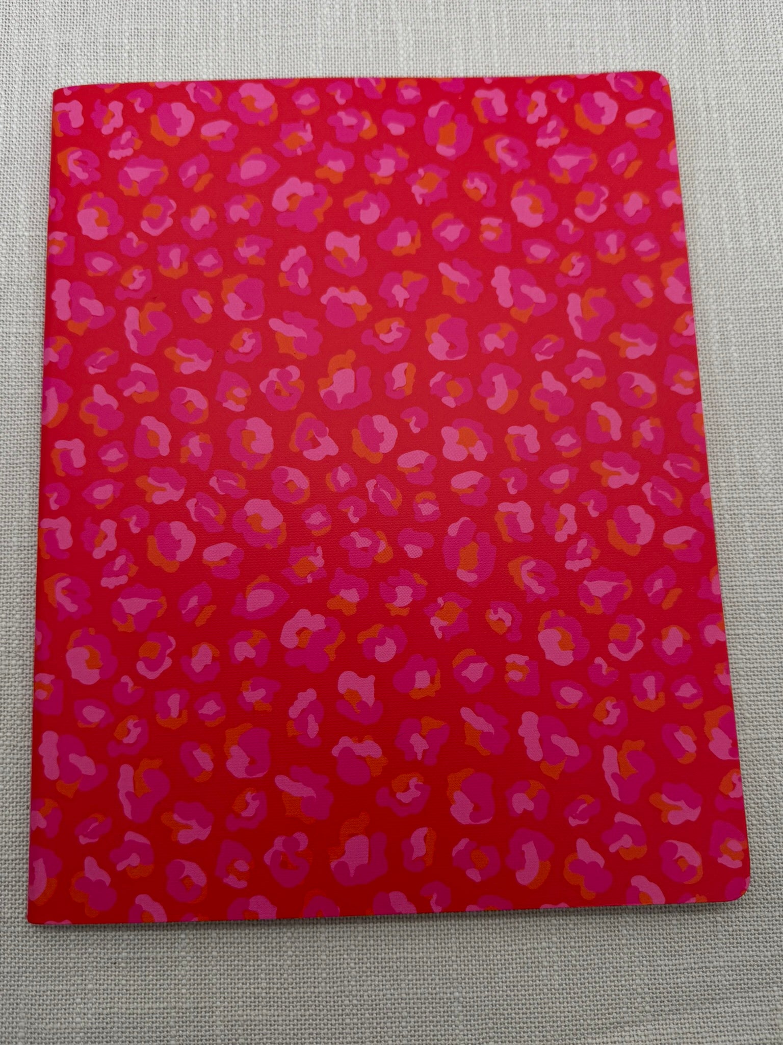Notizheft in Neonpink mit Leopardenmuster