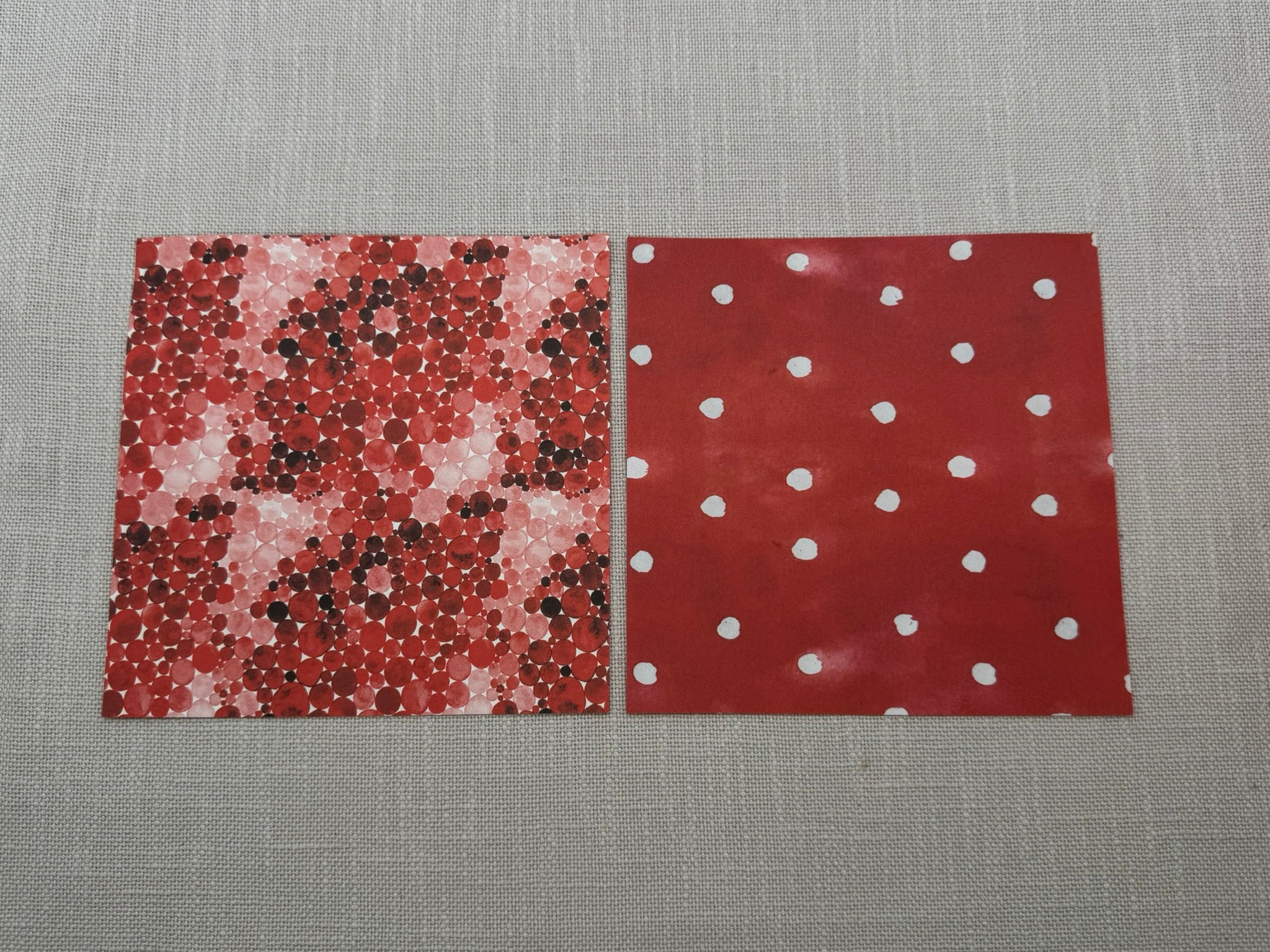 Origami Papier in Rot mit Punkte-Muster, quadratisch, zwei Seiten