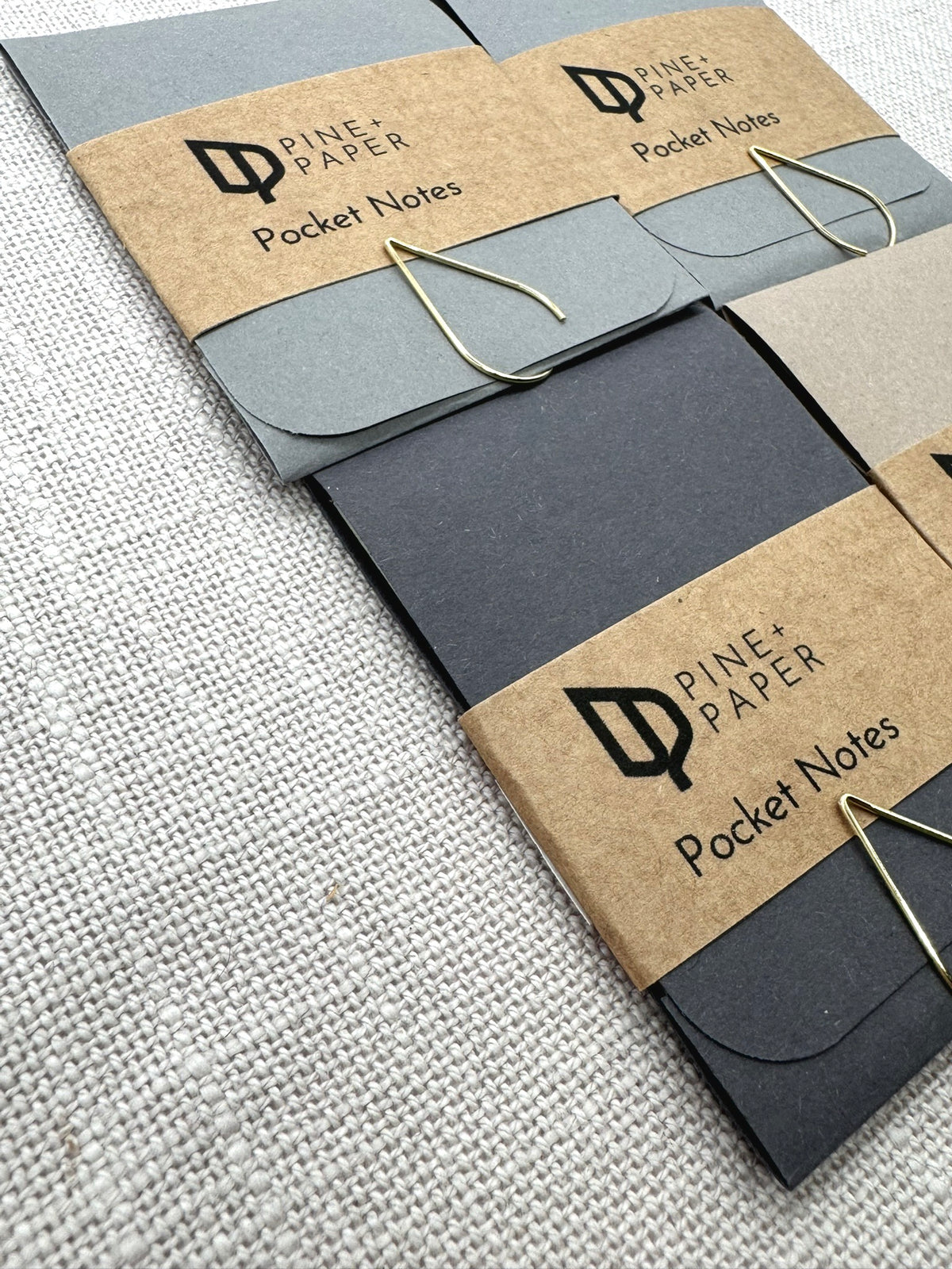Seitenansicht der Pocket Notes: Das Heftchen ist dünn und kompakt, ideal zum Mitnehmen. 