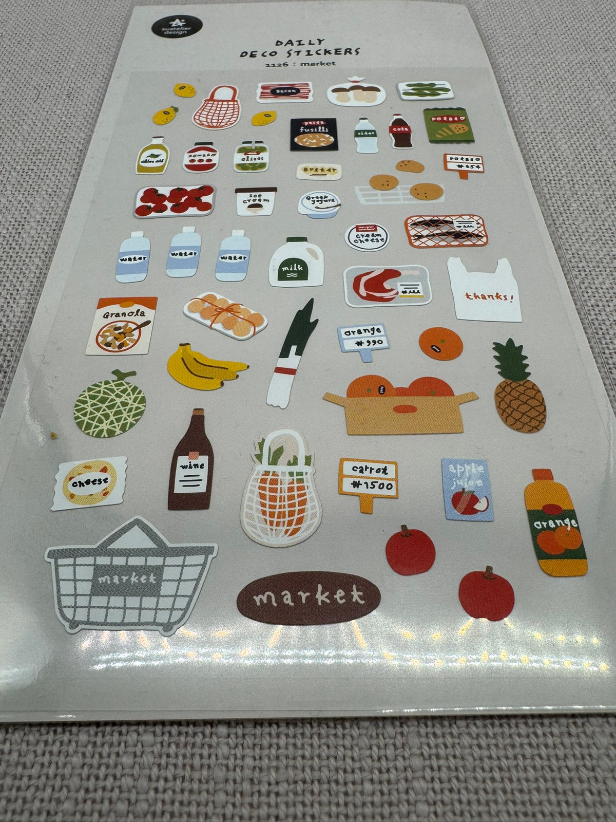 Mini Sticker auf einem Sheet. Man sieht diverse Motive, die mit Supermarkt in Verbindung stehen: einen Einkaufskorb, Bananen, Ananas, Einkaufstüte, Äpfel, Ladenschild etc. 