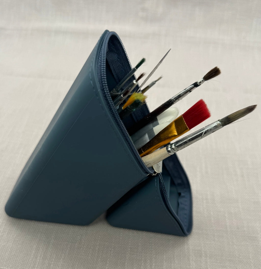 Stiftemappe aus Silikon Blau