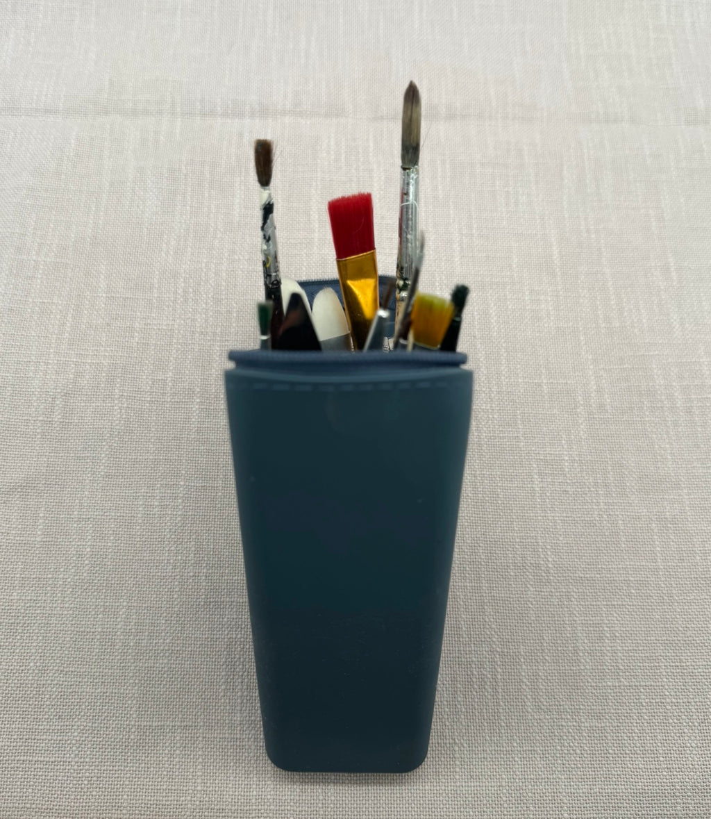 Stiftemappe aus Silikon Blau