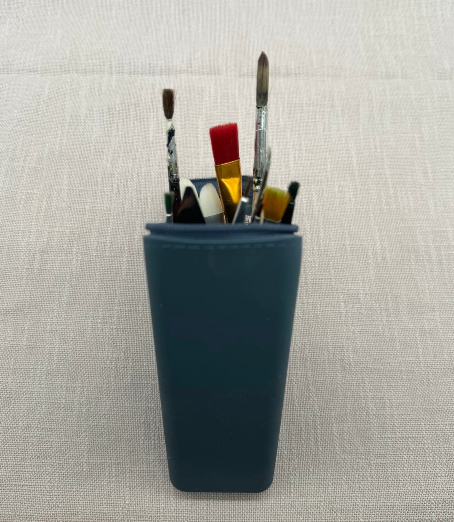 Stiftemappe aus Silikon Blau