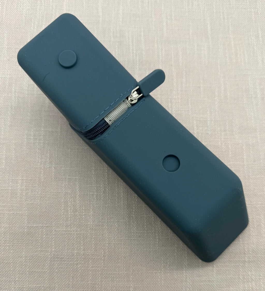 Stiftemappe aus Silikon Blau