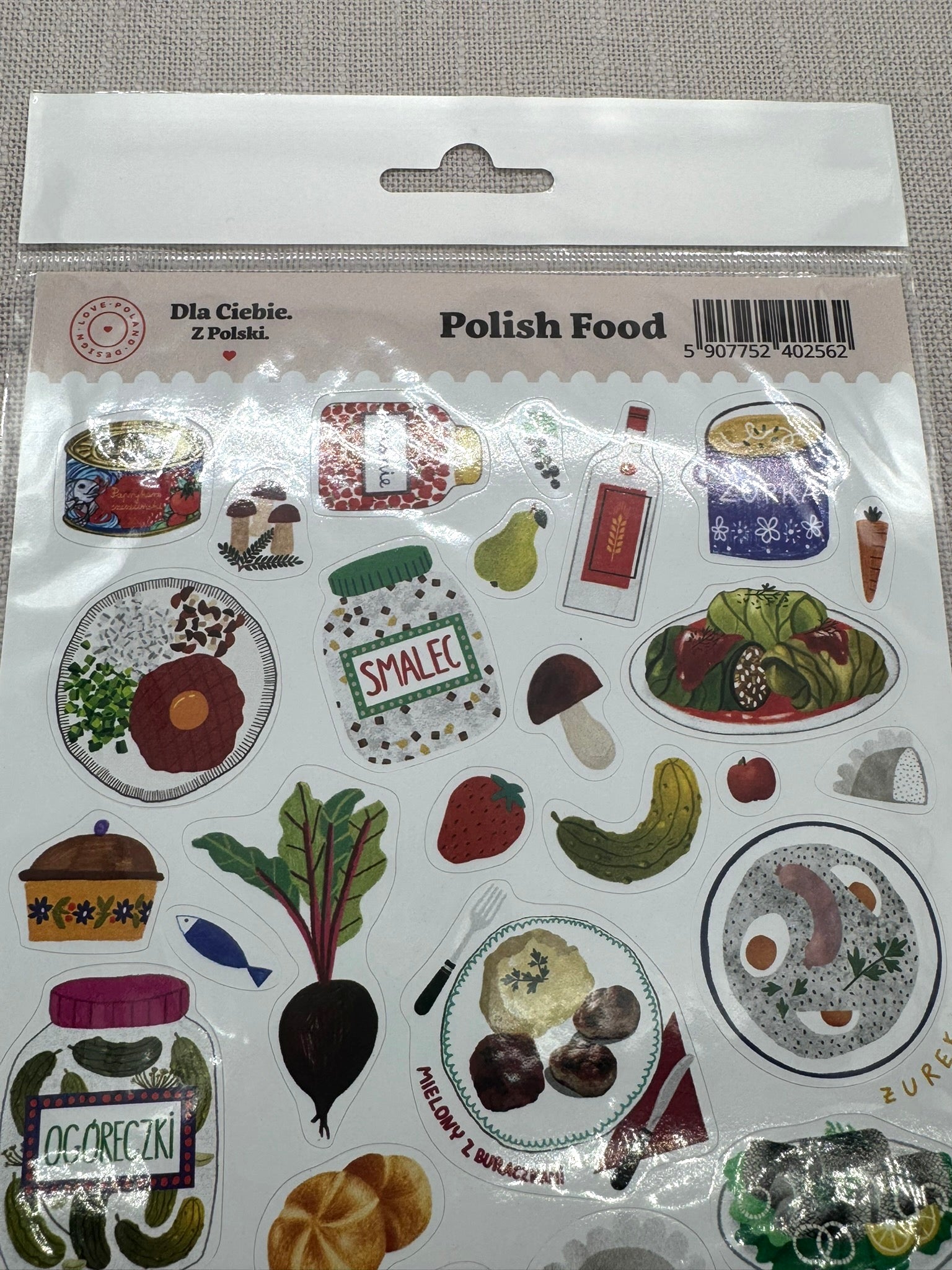 Polnisches Essen Sticker mit diversen Motiven: verschiedene Speisen auf einem Teller, eingelegte Gurken, Pilze, Obst, Suppe etc. 